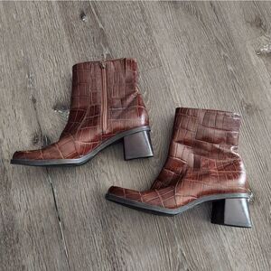 Vintage Naturalizer Elegant Brown Croc-Embossed Square Toe Ankle Boots 8M